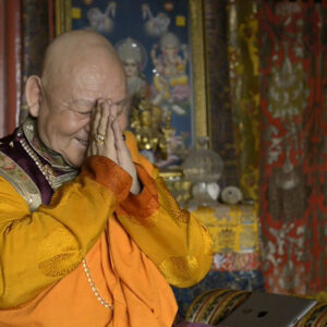 Filmajánló: Minden hang szent – Beszélgetés Tanpai Rinpocséval