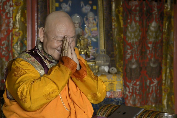 You are currently viewing Filmajánló: Minden hang szent – Beszélgetés Tanpai Rinpocséval